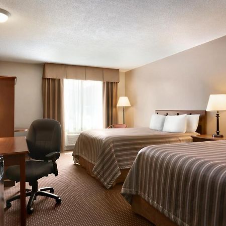 Travelodge By Wyndham Simcoe Εξωτερικό φωτογραφία