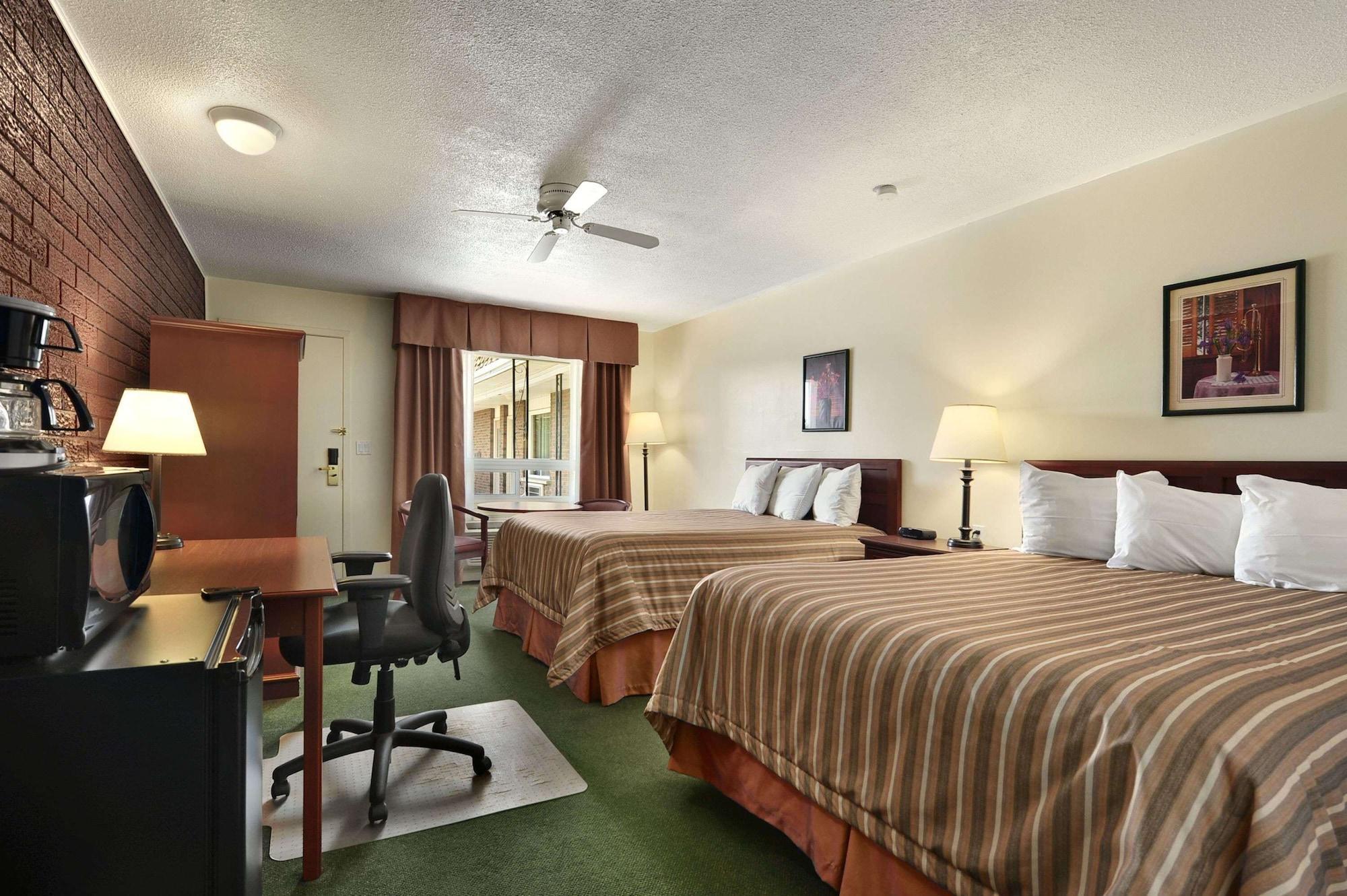 Travelodge By Wyndham Simcoe Εξωτερικό φωτογραφία