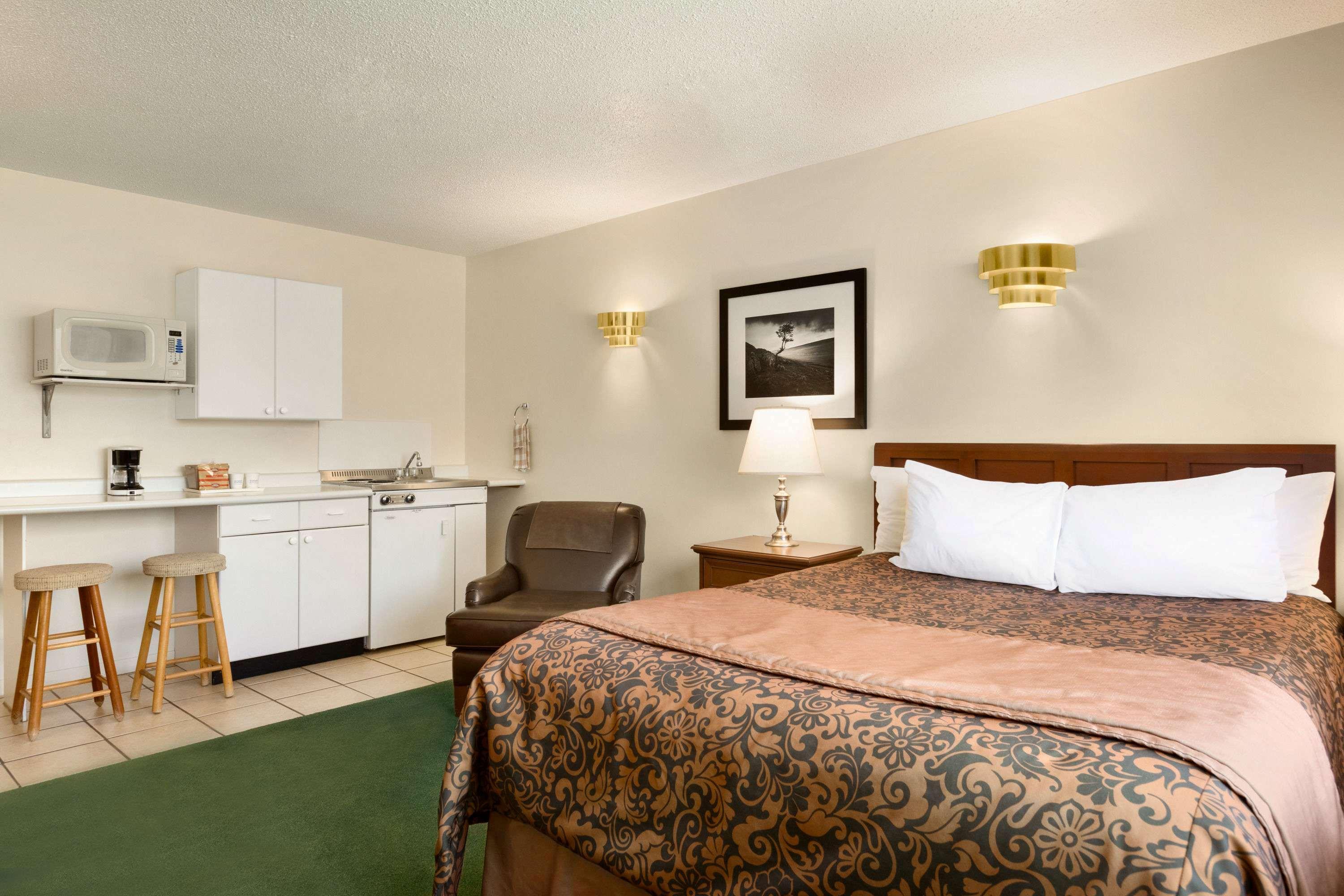 Travelodge By Wyndham Simcoe Εξωτερικό φωτογραφία