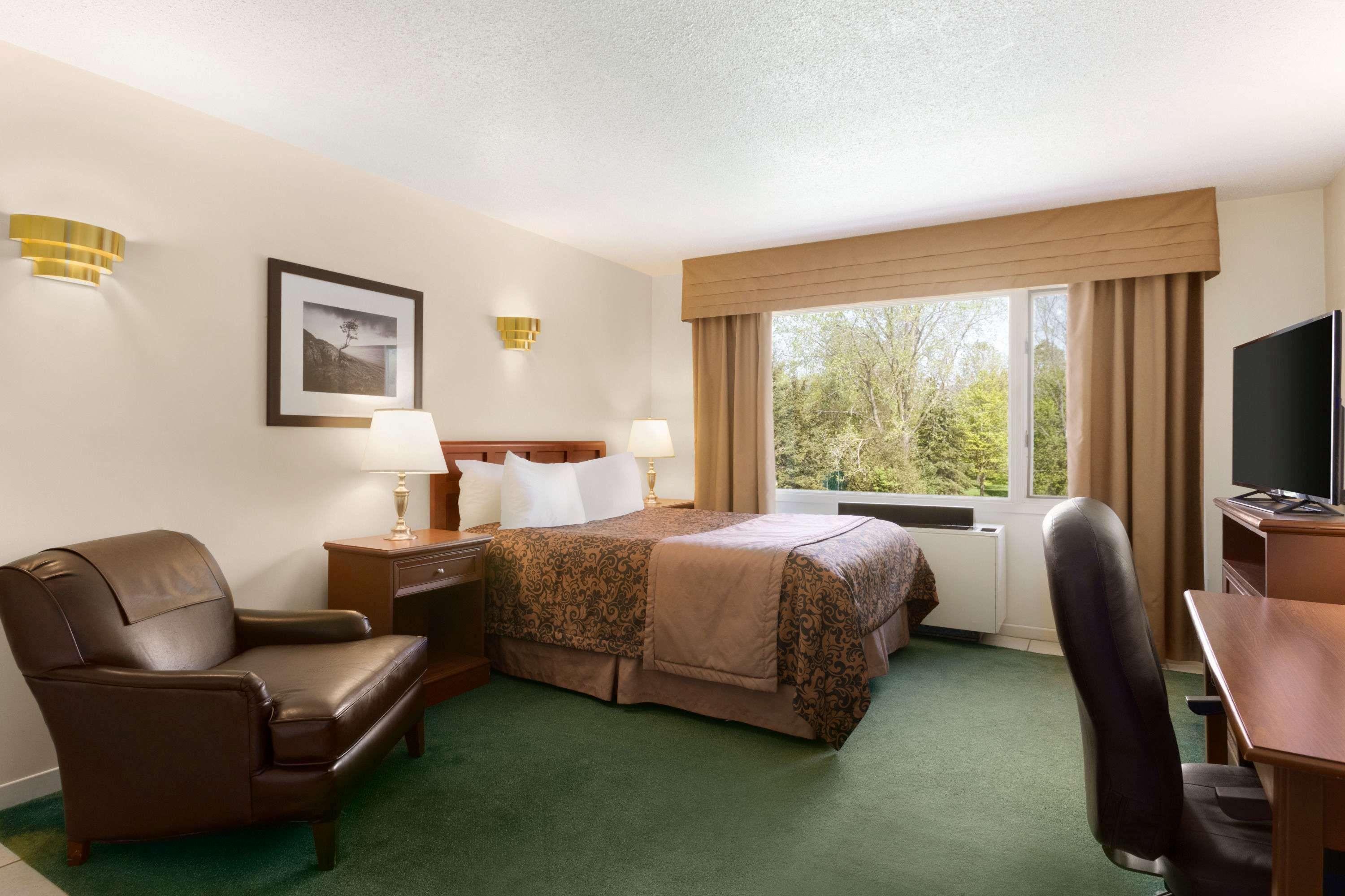 Travelodge By Wyndham Simcoe Εξωτερικό φωτογραφία