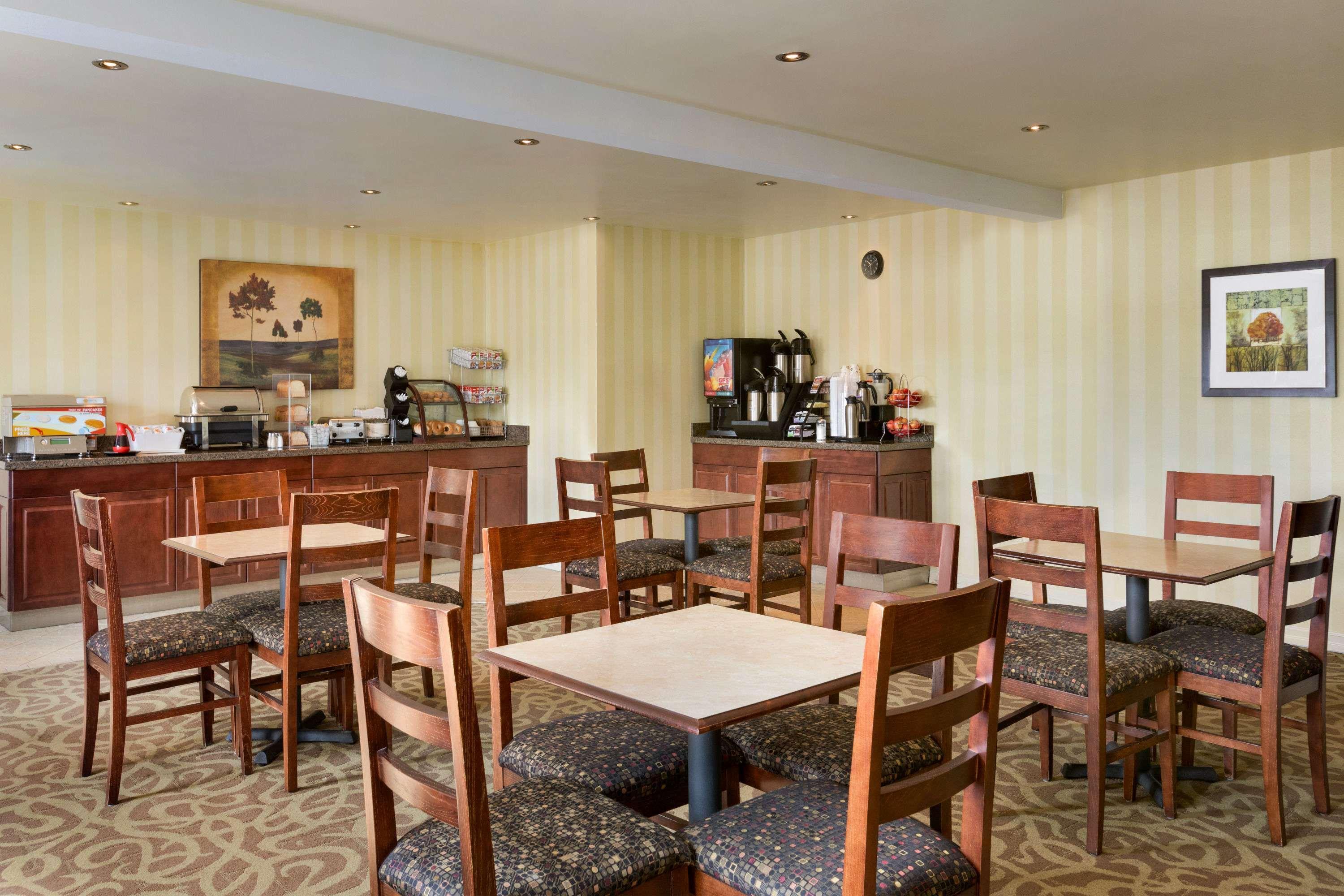 Travelodge By Wyndham Simcoe Εξωτερικό φωτογραφία