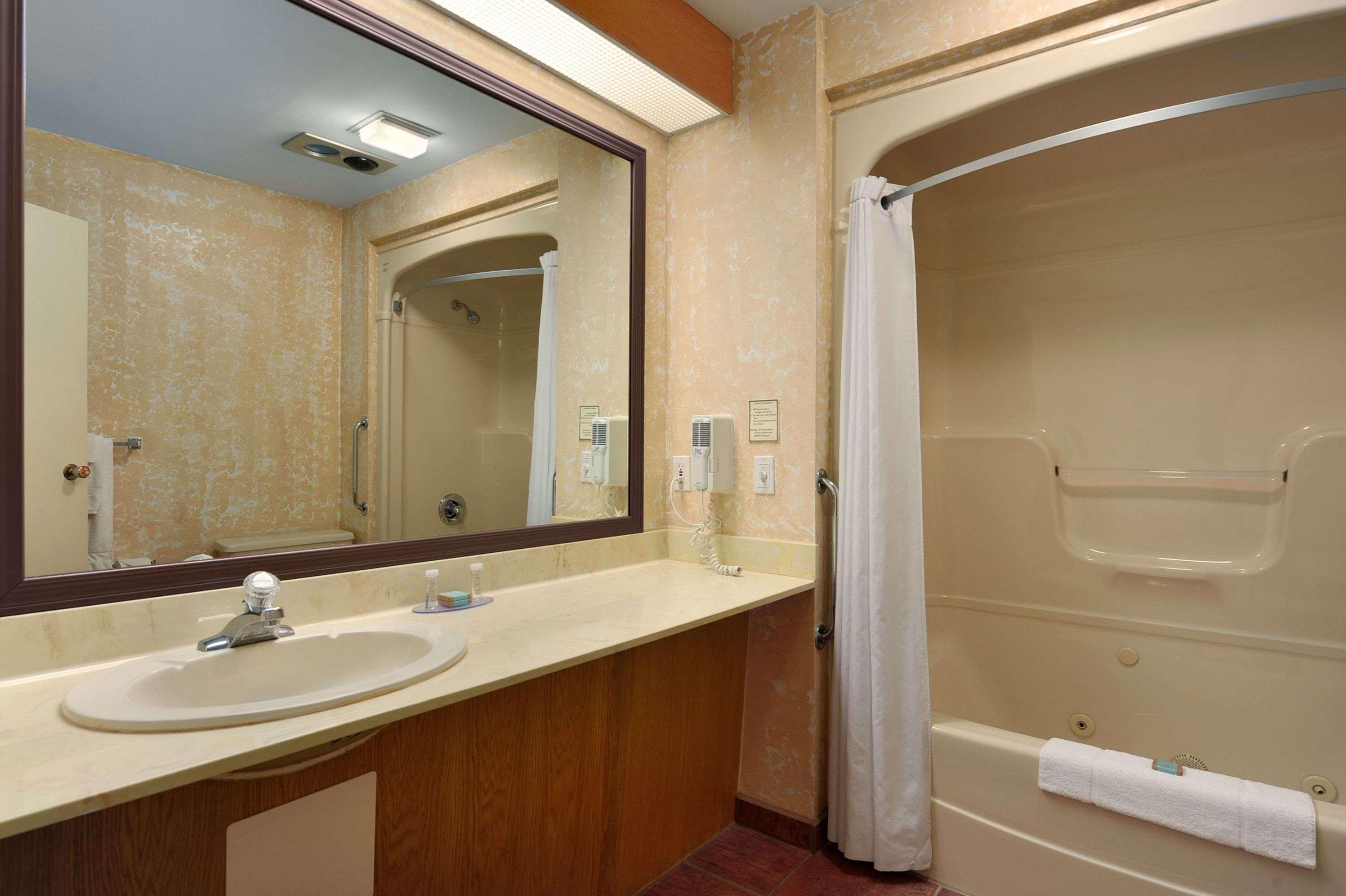 Travelodge By Wyndham Simcoe Εξωτερικό φωτογραφία