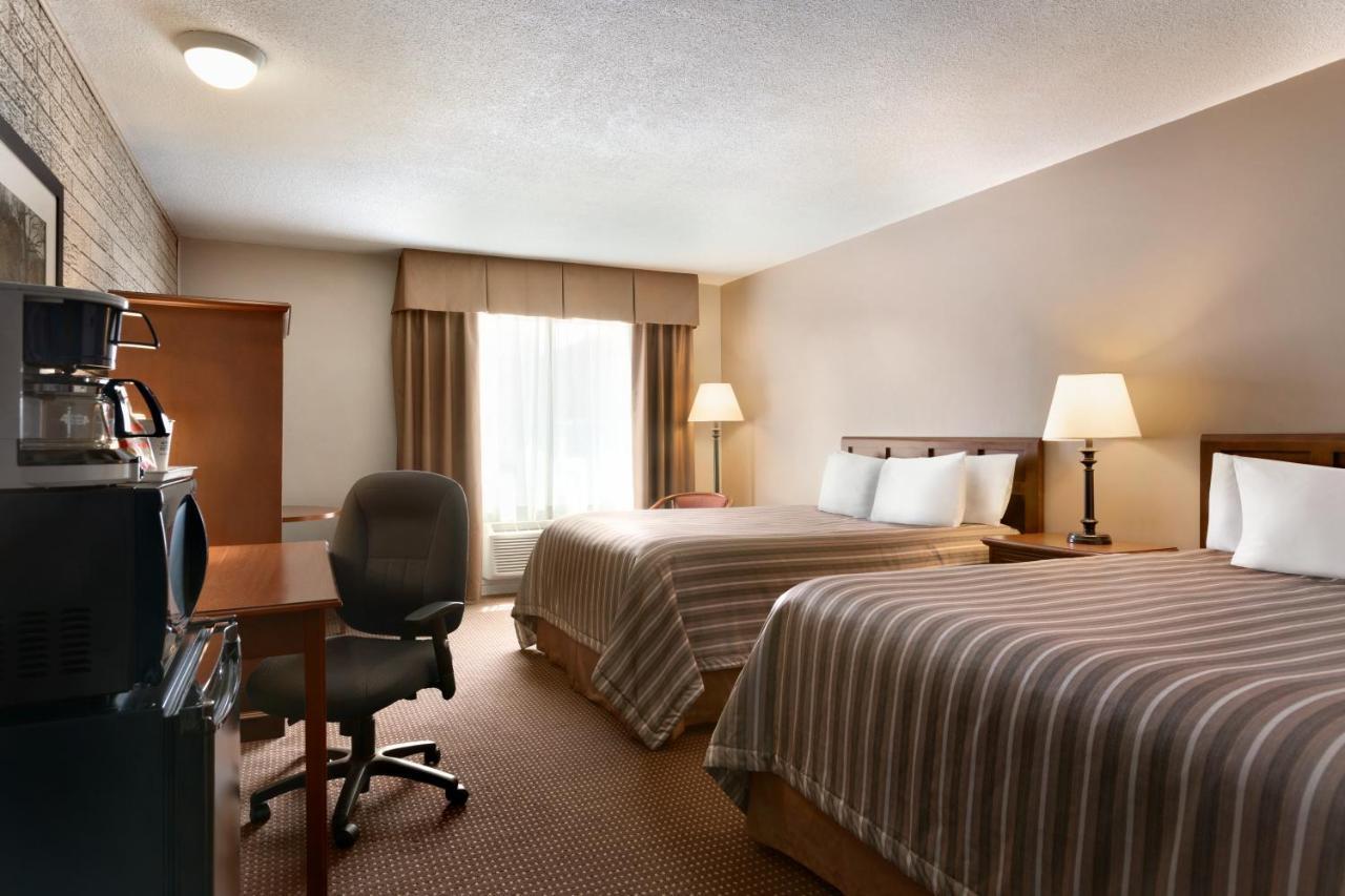 Travelodge By Wyndham Simcoe Εξωτερικό φωτογραφία