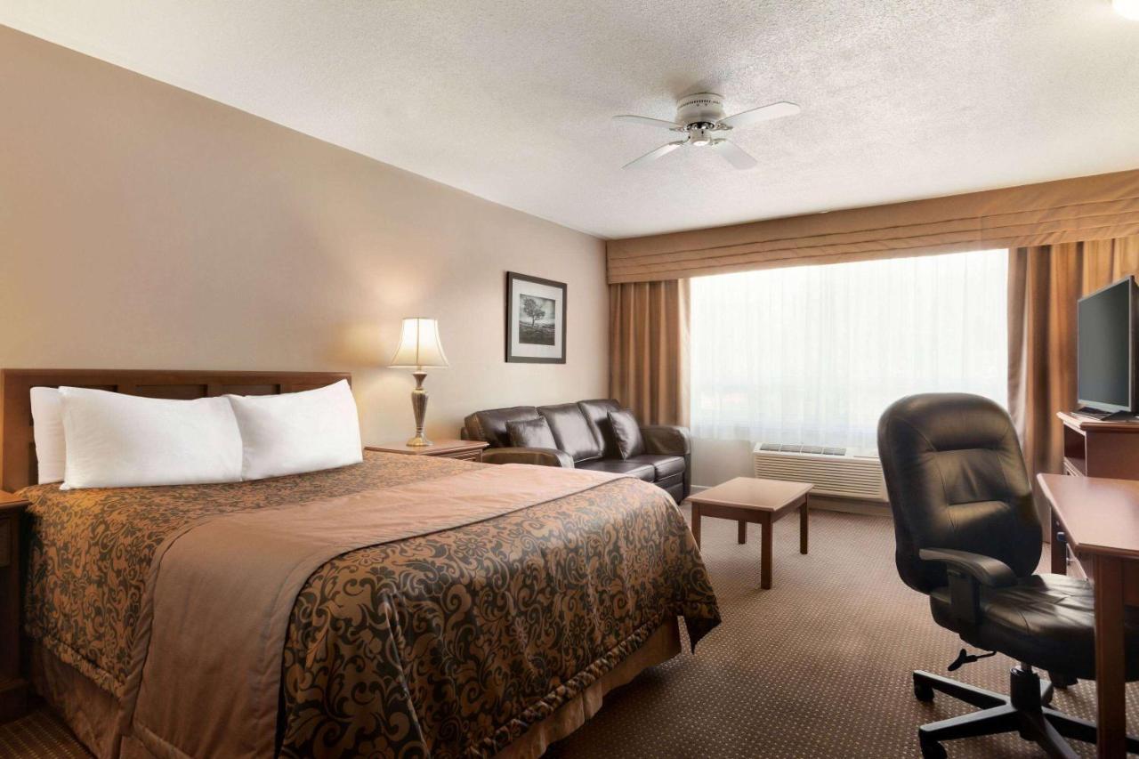 Travelodge By Wyndham Simcoe Εξωτερικό φωτογραφία